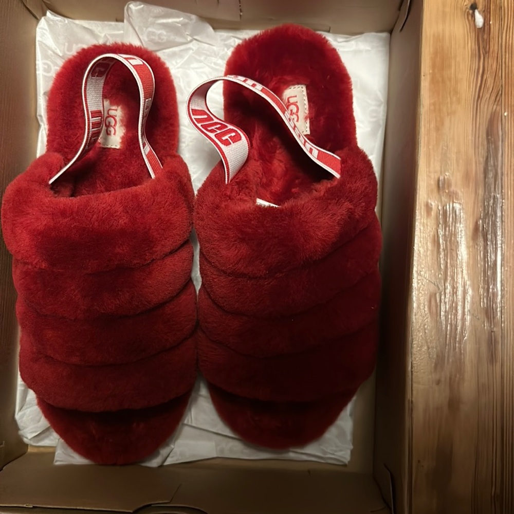 UGG SANDALS IN RED